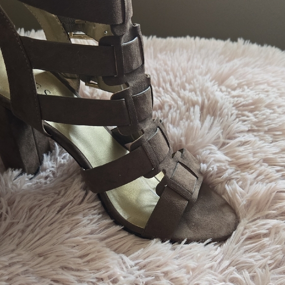 Guess Elegant Tan Brown Summer Strappy Heels Shoes - Picture 7 of 11